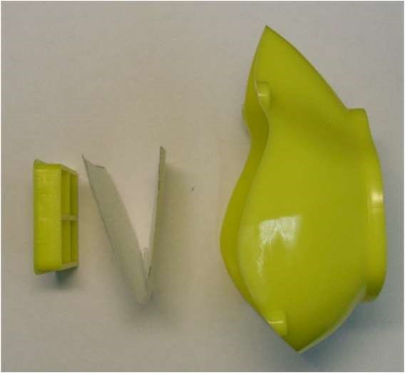 Seitenansicht auf Maske, Filtervlies und die Abdeckkappe